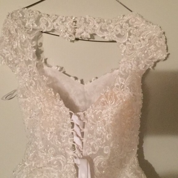 Wedding dress - Picture 3 of 4